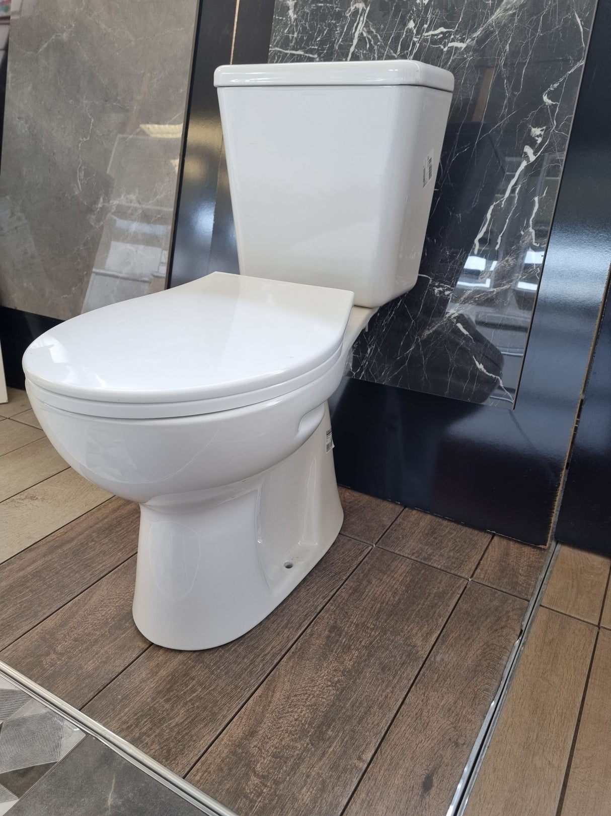 toiletpot staand inclusief stortbak / reservoir en wc-bril
