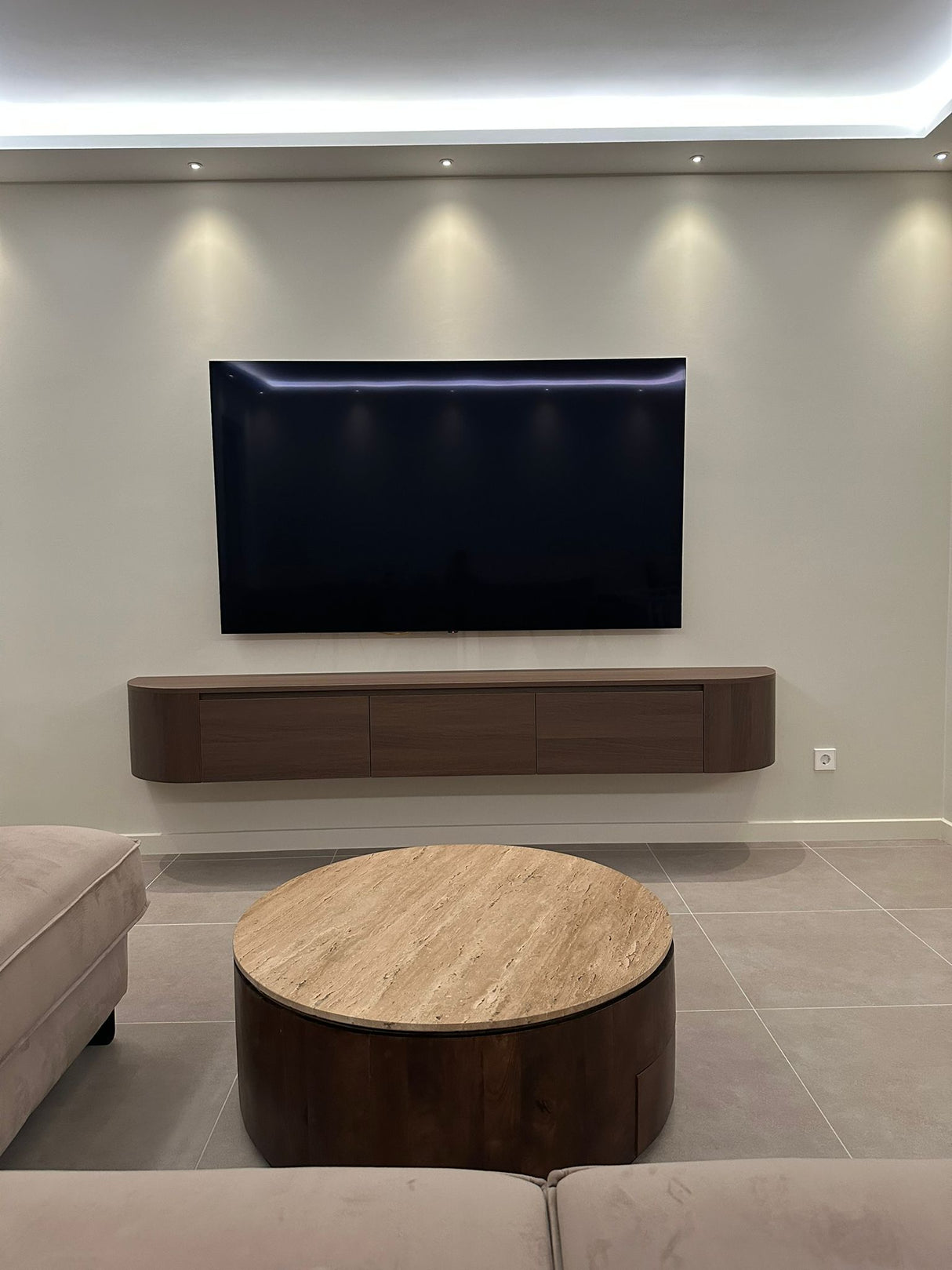 TV Meubel Japandi Curved Walnut 240cm